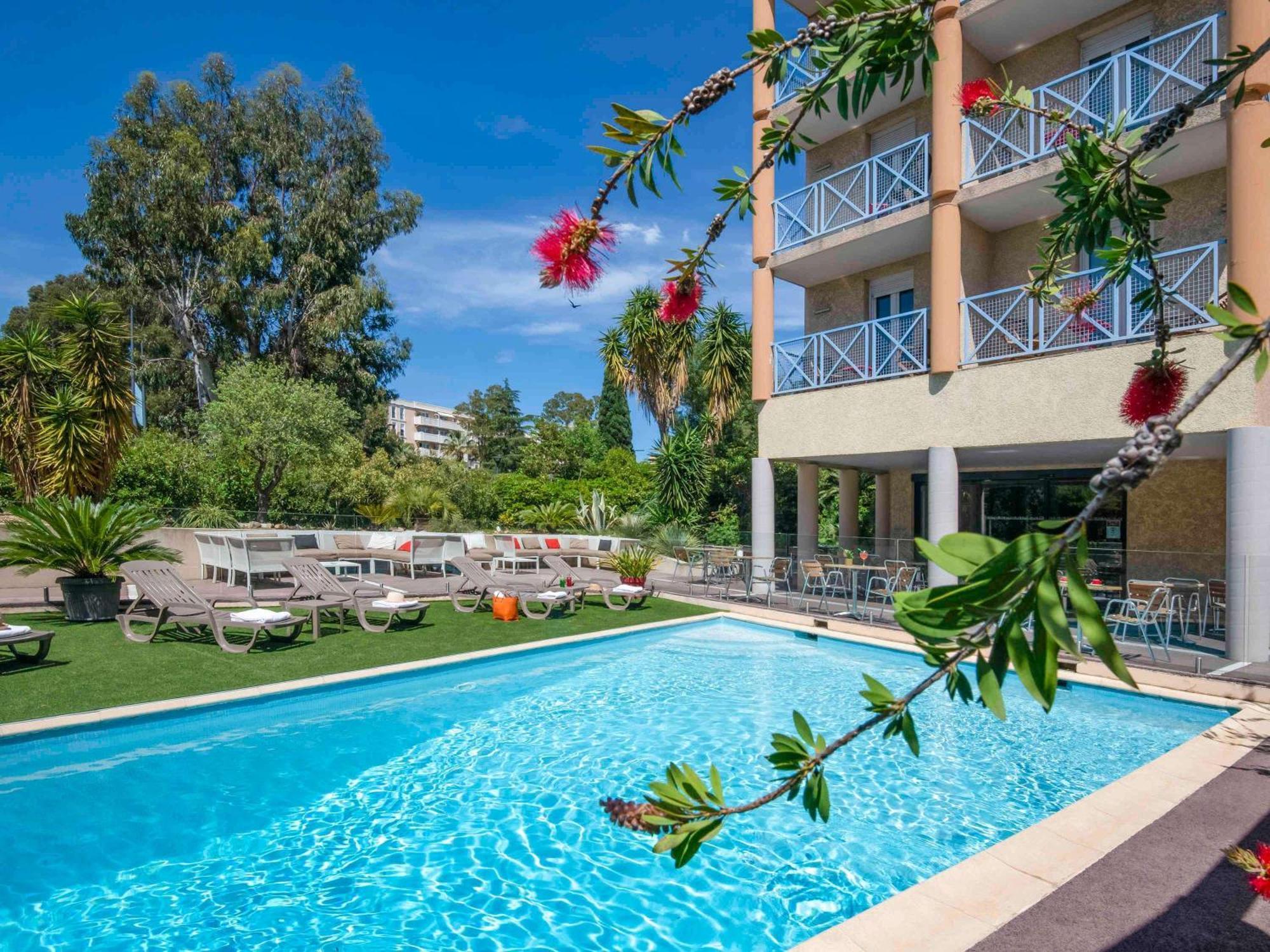 Ibis Centre Hotel 3*
